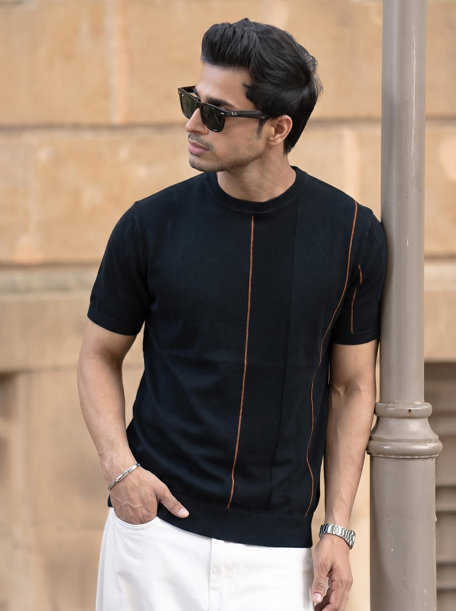 Black Minimalist Contrast-Stitch Crew Neck T-shirt